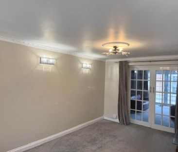5 bedroom semi-detached house to rent - Photo 5