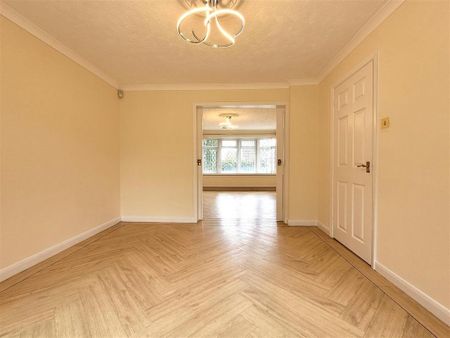 4 bedroom link detached house to rent - Photo 5