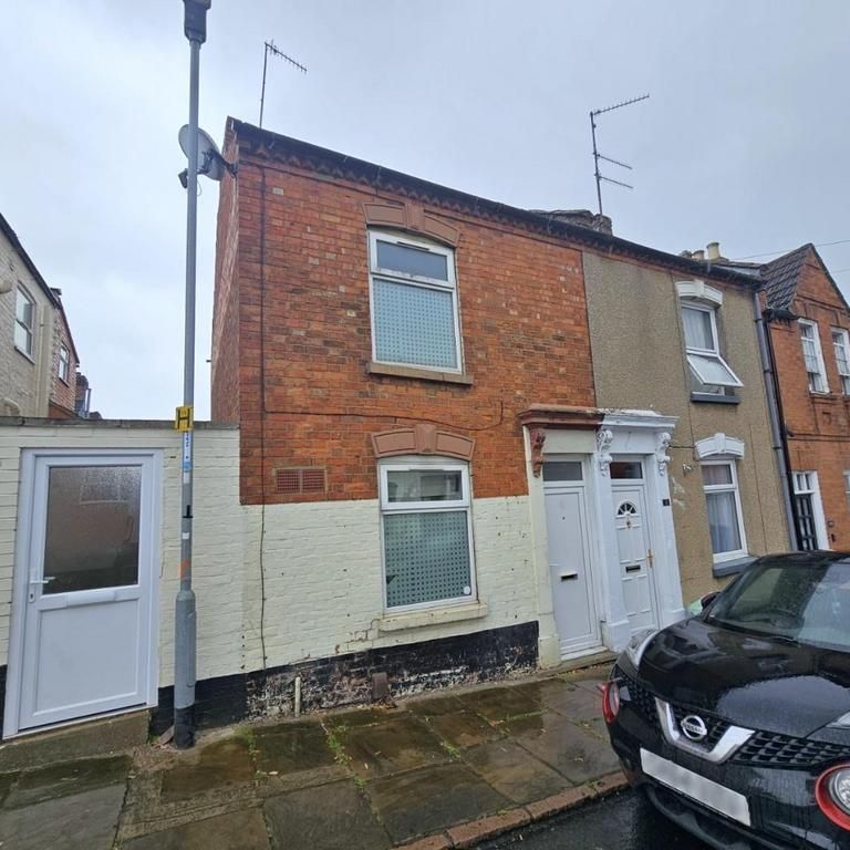 2 bedroom end of terrace house to rent - Photo 2