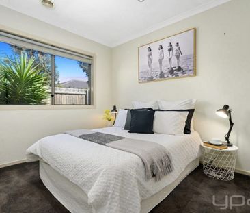 3 BEDROOM FAMILY HOME IN HARKNESS PEPPERMINT GROVE ESTATE - Photo 5