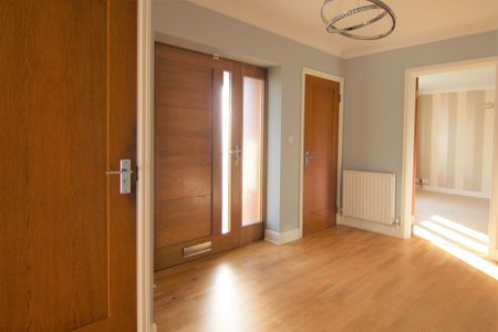 4 bedroom detached house to rent - Photo 4