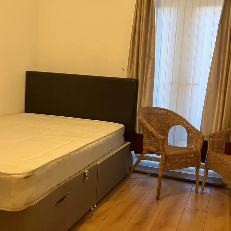 4 bedroom end of terrace house to rent - Photo 1