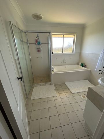 Shared large house, backing onto a bird nature reserve. - Photo 3