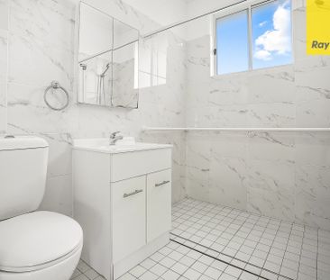 Stylishly Renovated Family Home in Peaceful Kingswood Pocket - Photo 2