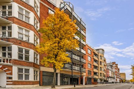 3 bedroom flat in Chelsea - Photo 2