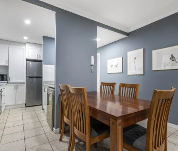 Centrally located with beautiful leafy surrounds - Photo 5