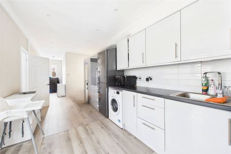 2 bedroom Flat in Rectory Road, Wokingham - Photo 5