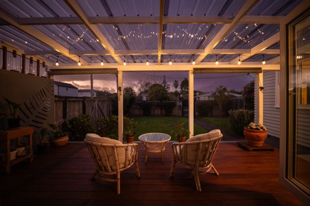 Sunny beautifully renovated 3 bedroom family home - Photo 1