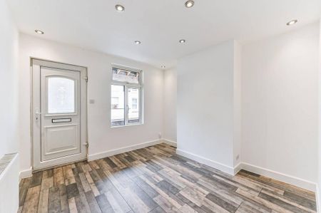 3 bedroom terraced house to rent - Photo 3