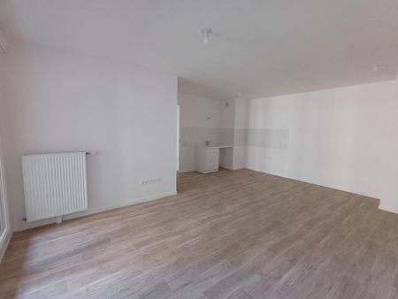 location Appartement T4 DE 76.9m² À BOBIGNY - Photo 3