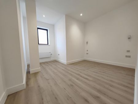 1 bedroom Flat To Let - Photo 2