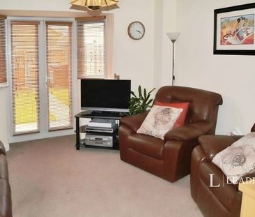 3 bedroom mid-terrace to rent Kingsgate, Market Deeping PE6 - Photo 2