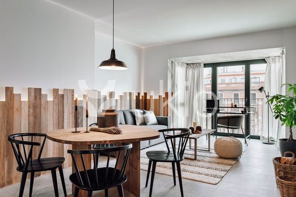 Barcelona Capital, Catalonia 08011 - Photo 1