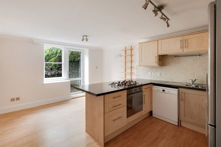 2 Bed Flat - Photo 4