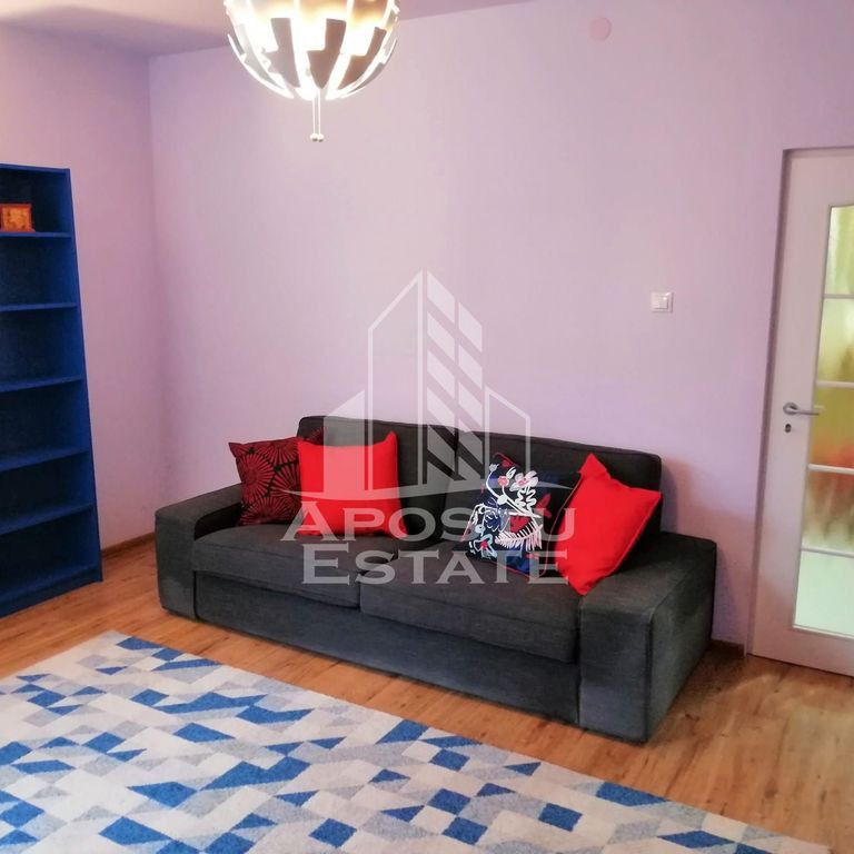 Casa de inchiriat, curte proprie si loc de parcare, zona ... - Fotografie 1