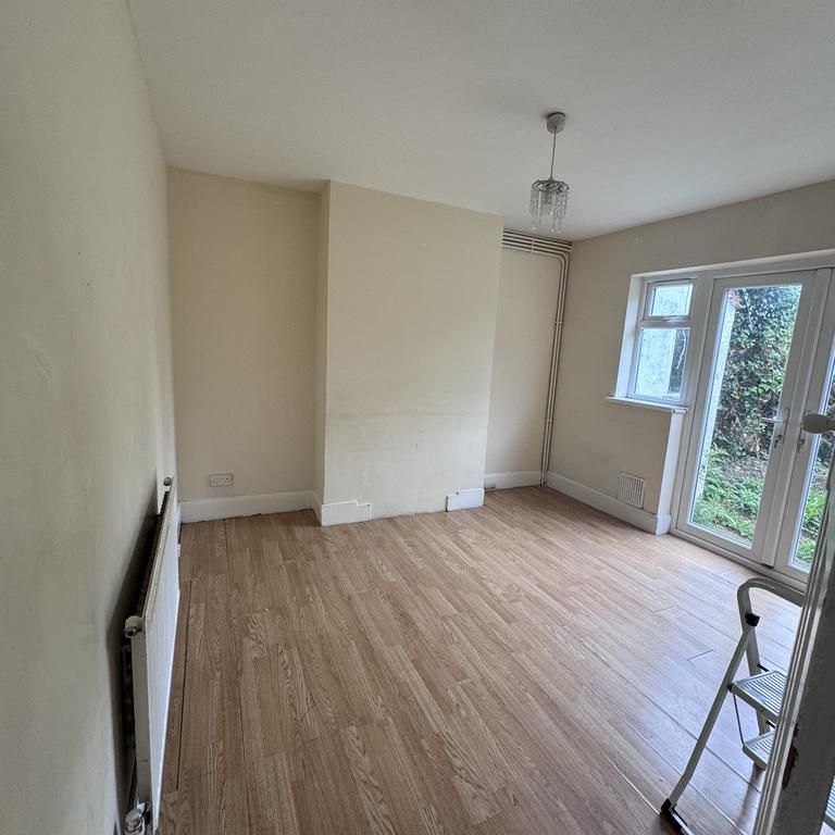 4 bedroom semi-detached house to rent - Photo 1