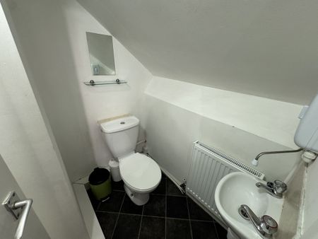 Fourth Avenue, Tang Hall - P1887 - Photo 2