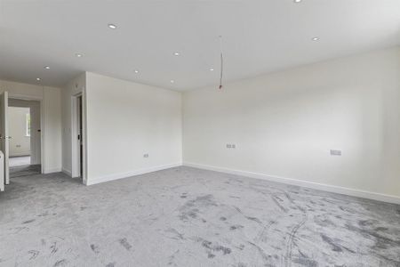 5 bedroom detached house to rent - Photo 2