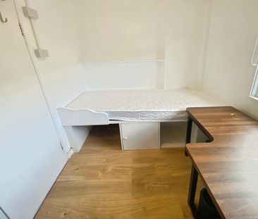 4 bedroom house share to rent - Photo 3