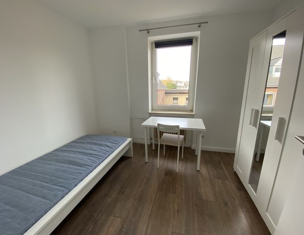 Studenten aufgepasst: Möbliertes WG-Zimmer in frisch renovierter 3-Zimmer-WG im Herzen von Aachen! - Photo 1