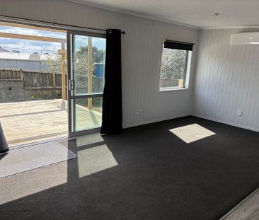 Sunny 3 bedroom home - Photo 1