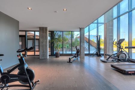 1250 Avenue Thérèse-Lavoie-Roux, Montréal, QC - Photo 2