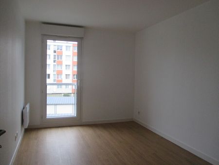 Location Appartement 4 pièces 94m² ORLEANS 45100 - Photo 2