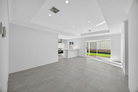 Brand new home waiting for its first family - Photo 2