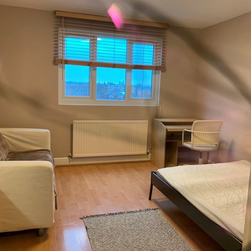 1 Bed Flat, Willesden Green, NW10 - Photo 1