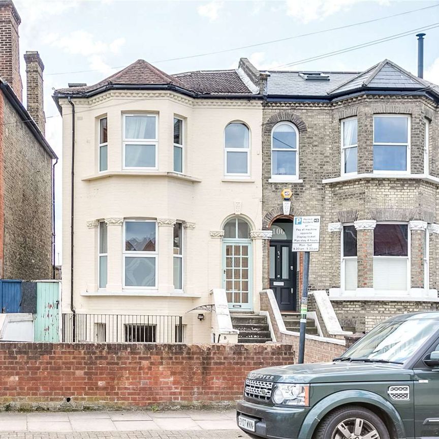 One bedroom garden flat located on Rossiter Road. - Photo 1