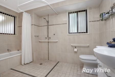 Beautiful Family Home - Photo 2