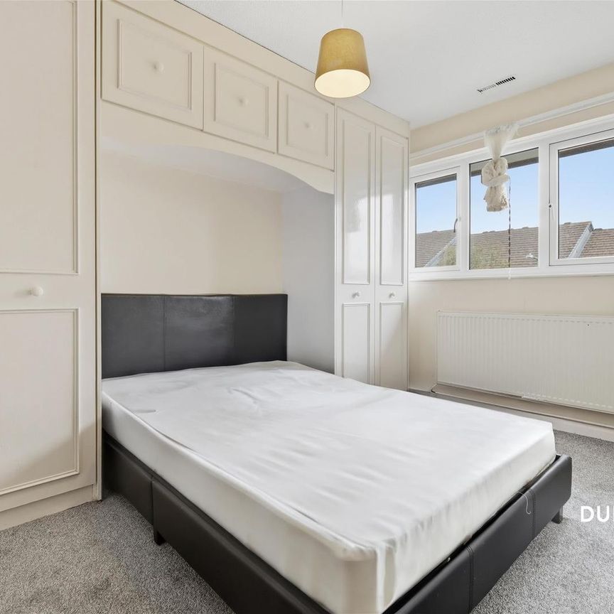 Andrew Close, Hainault - Photo 1