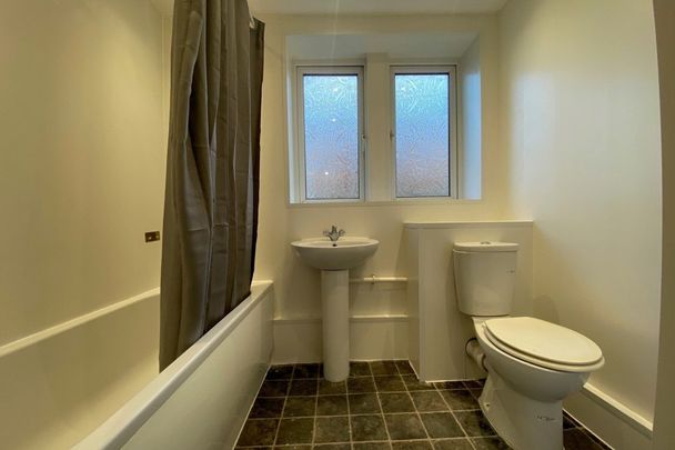 Lingfield Walk - Photo 1