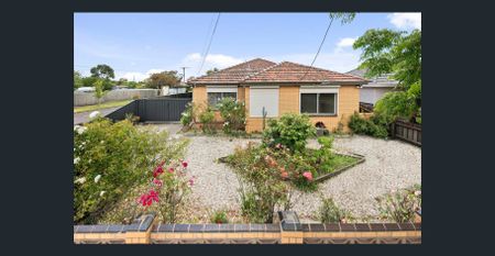 Quiet & Convenient three Bedroom Home! - Photo 3