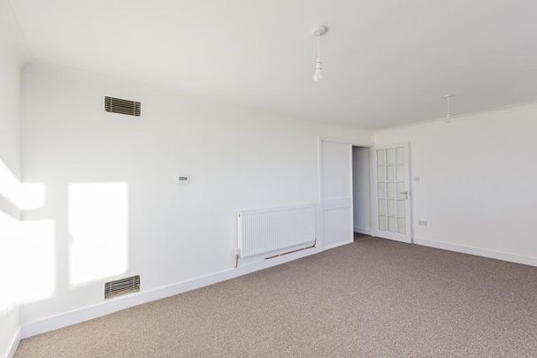 3 bedroom flat to rent - Photo 1