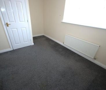 2 bedroom end of terrace house to rent - Photo 6