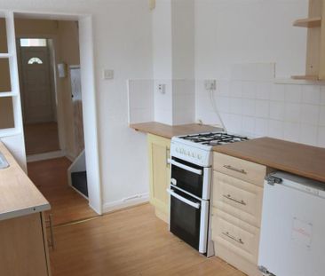 2 bedroom end of terrace house to rent - Photo 3