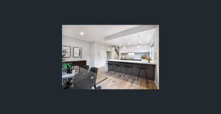 Striking Modern Townhouse in the Heart of Caulfield South - Photo 3