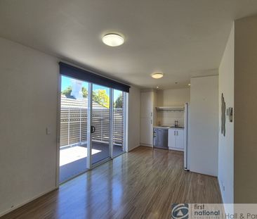 Bright and spacious 1-bedroom apartment - Photo 1