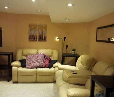 One bedroom Basement Apartment - Photo 2