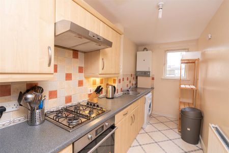 2 bedroom flat to rent - Photo 4