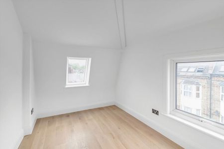 3 bedroom flat to rent - Photo 4