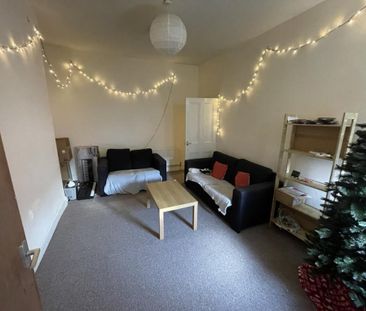 3 bedroom flat to rent - Photo 2