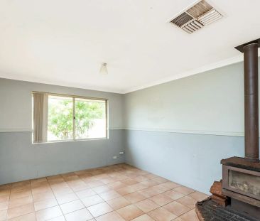 Well maintained home in beautiful Greenfields. - Photo 2