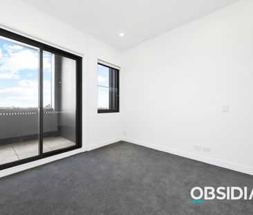 Near Brand New Top Floor Executive Home with Stunning Views - Photo 1