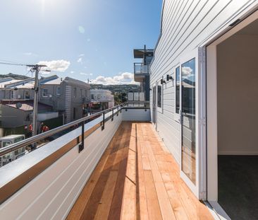 Modern private one bedroom in sunny Petone - Photo 1