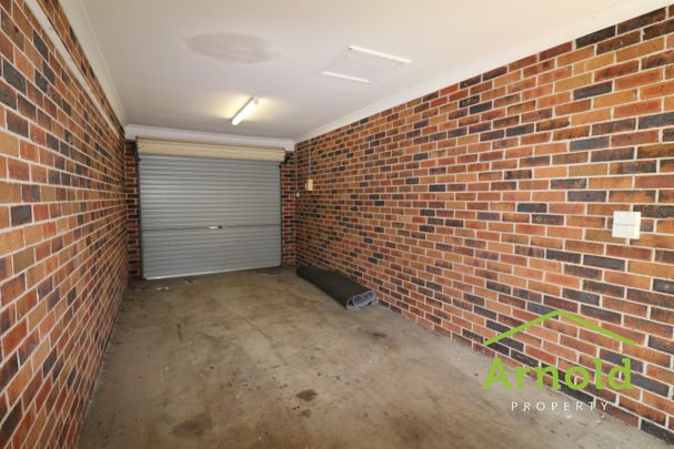 Neat Two Bedroom Unit - Convenient location!! - Photo 1