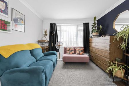 2 bedroom ground floor flat to rent - Photo 2