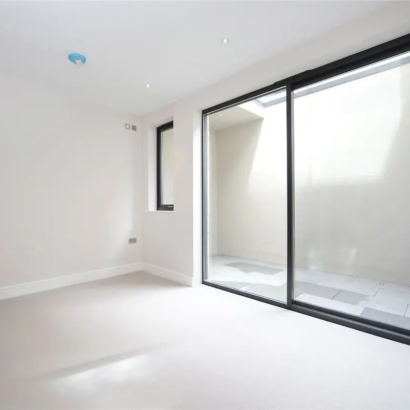 4 bedroom house in Denton Street - Photo 1