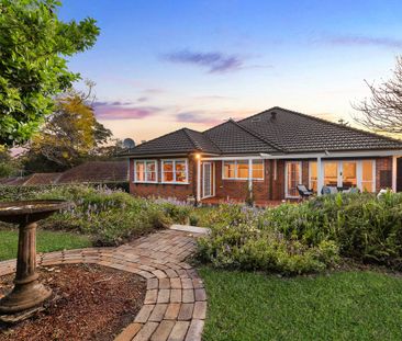 Charismatic Period Stunner - Photo 6